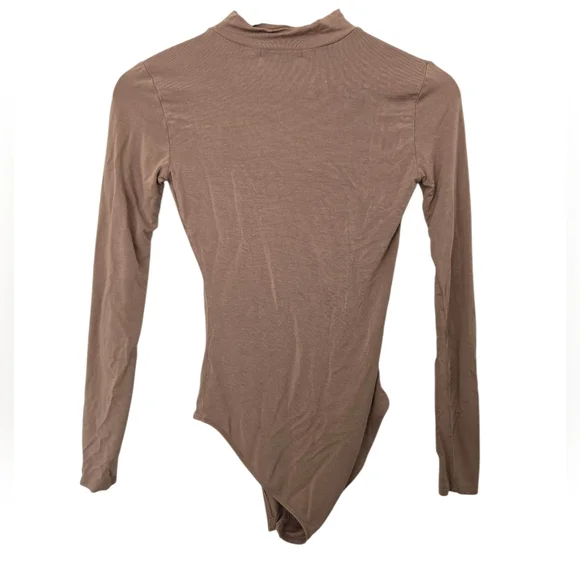 Kendall & Kylie Taupe V-Neck Bodysuit Size XS - Picture 3 of 3